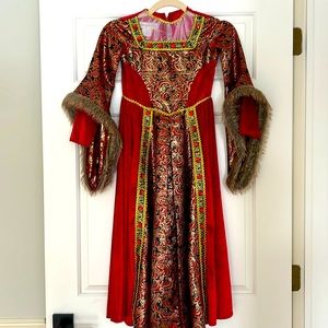 Chasing Fireflies Queen Isabella faux-Fur lined Dress Costume - Red